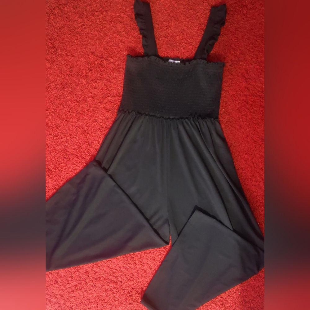 ✨ Sleek & Chic Black Jumpsuit